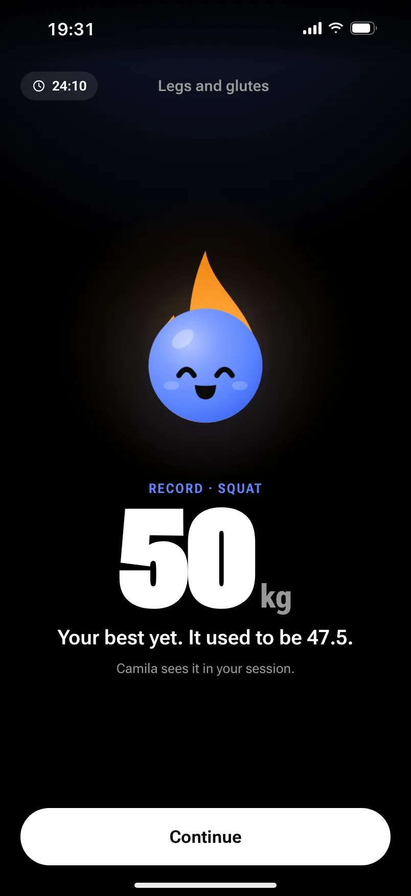 Squat record: 50 kilograms, her best yet; it used to be 47.5. Camila sees it in her session. Sparky celebrates with its tuft lit.