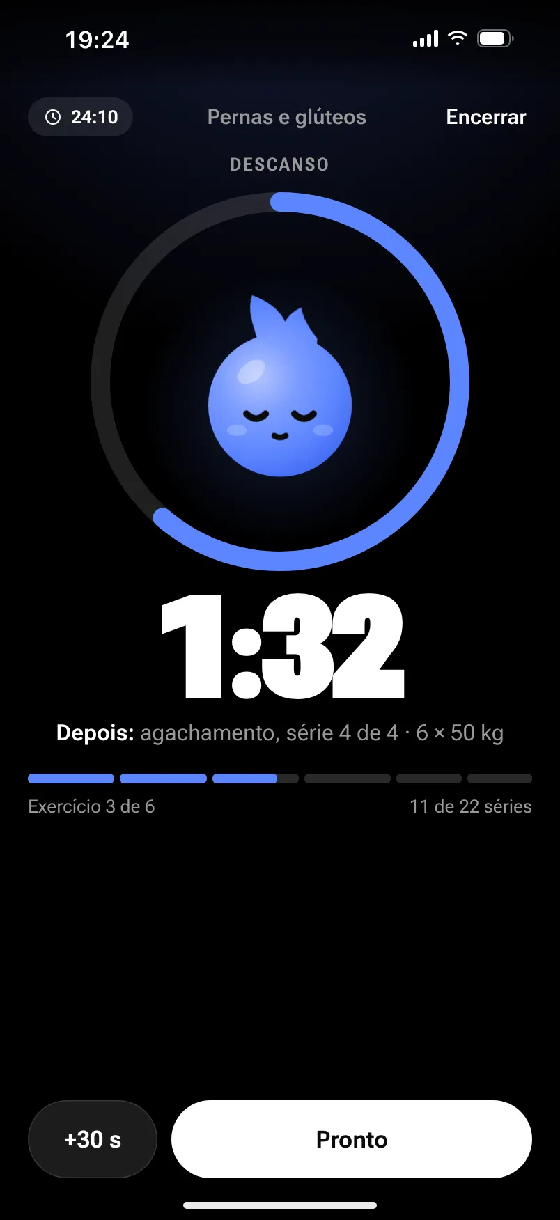 O descanso: 1:32 num anel que corre, com o que vem depois (agachamento, série 4 de 4, 6 × 50 kg), o avanço da sessão e os botões +30 s e Pronto. O Sparky respira no centro.